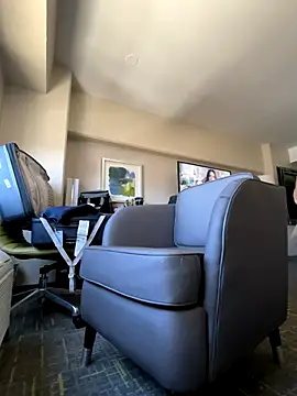 Snapshot of fatfabulous1981 chatting on 10.19.25 fatfabulous1981 online show from 10.19.25