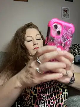 Snapshot of fatfabulous1981 chatting on 11.20.25 fatfabulous1981 online show from 11.20.25