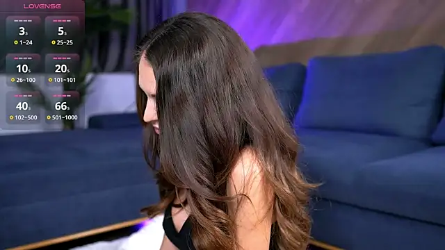 EsmeAinsley online show from 12.21.25