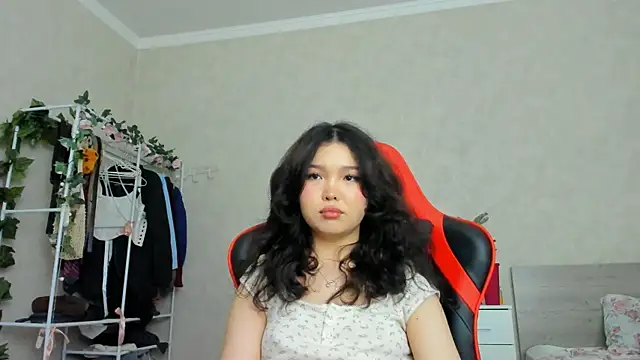 Snapshot of wastforu chatting on 02.19.25 wastforu online show from 02.19.25