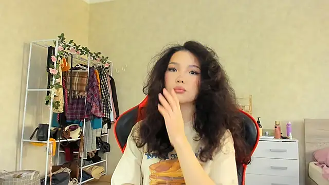 Snapshot of wastforu chatting on 10.17.25 wastforu online show from 10.17.25