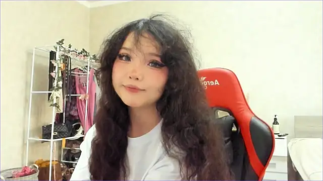 Snapshot of wastforu chatting on 12.22.25 wastforu online show from 12.22.25