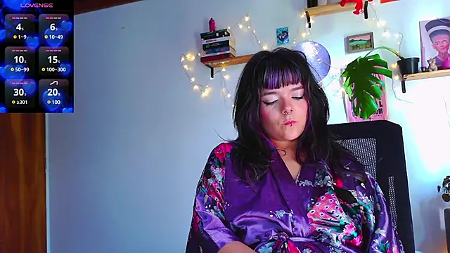 Snapshot of purple_em69 chatting on 01.16.25 purple em69 online show from 01.16.25