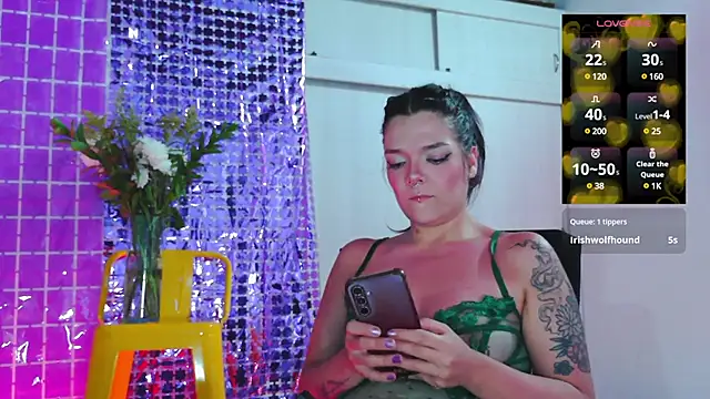 Snapshot of purple_em69 chatting on 02.23.25 purple em69 online show from 02.23.25