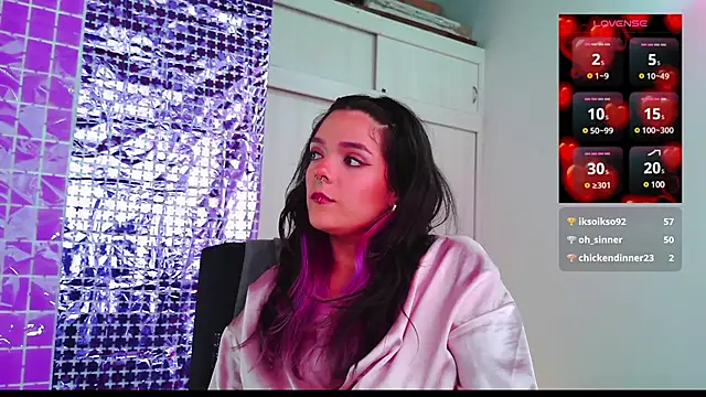 Snapshot of purple_em69 chatting on 03.04.25 purple em69 online show from 03.04.25