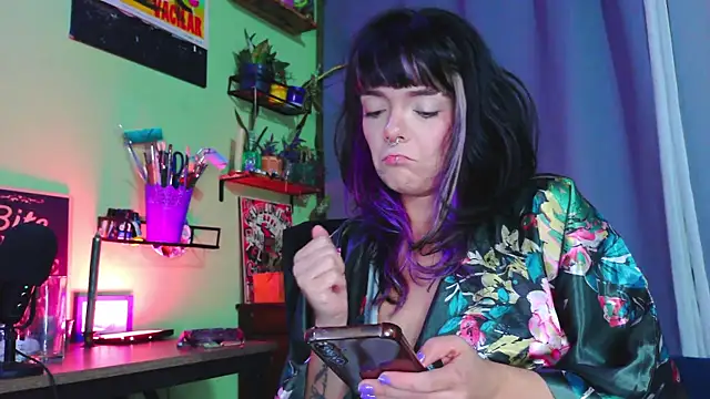 Snapshot of purple_em69 chatting on 10.09.25 purple em69 online show from 10.09.25