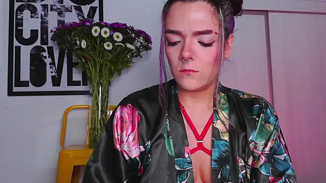 Snapshot of purple_em69 chatting on 10.15.25 purple em69 online show from 10.15.25