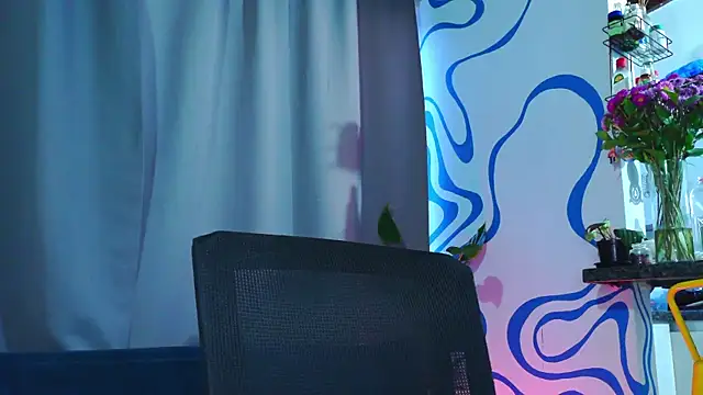 Snapshot of purple_em69 chatting on 11.02.25 purple em69 online show from 11.02.25