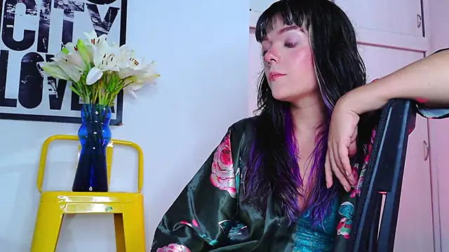 Snapshot of purple_em69 chatting on 11.13.25 purple em69 online show from 11.13.25