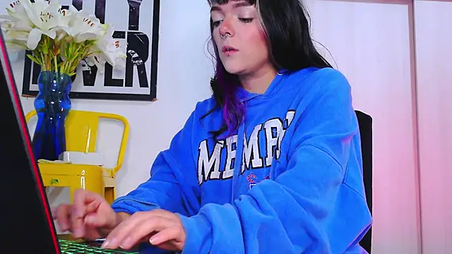 Snapshot of purple_em69 chatting on 11.16.25 purple em69 online show from 11.16.25