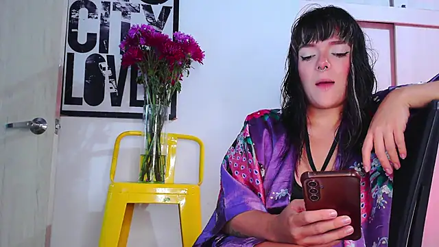 Snapshot of purple_em69 chatting on 11.21.25 purple em69 online show from 11.21.25