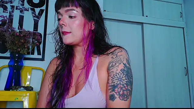 Snapshot of purple_em69 chatting on 06.19.26 purple em69 online show from 06.19.26
