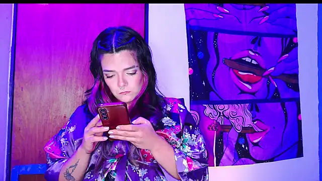Snapshot of purple_em69 chatting on 07.12.26 purple em69 online show from 07.12.26