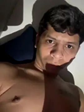 Snapshot of Joseantonio7 chatting on 12.04.25 Joseantonio7 online show from 12.04.25