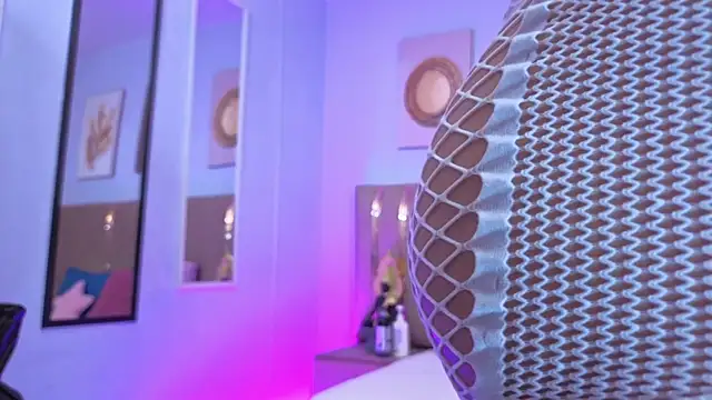 sarah cruzz  online show from 11.26.25