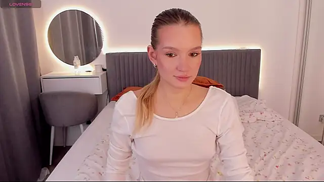 CassieRayss online show from 10.06.25