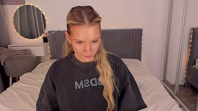 CassieRayss online show from 04.18.26