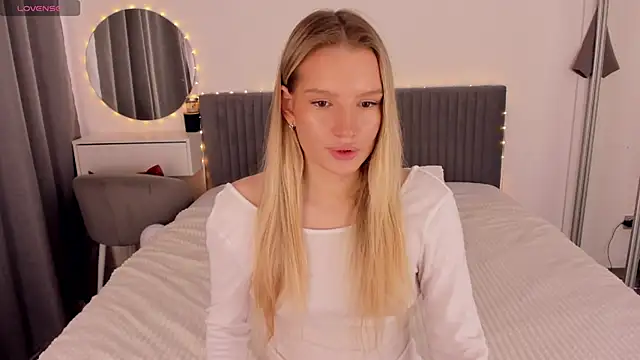 Snapshot of CassieRayss chatting on 05.18.26 CassieRayss online show from 05.18.26