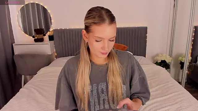 Snapshot of CassieRayss chatting on 05.27.26 CassieRayss online show from 05.27.26