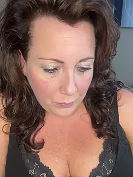 Snapshot of xsexycurvymilf chatting on 12.13.24 xsexycurvymilf online show from 12.13.24