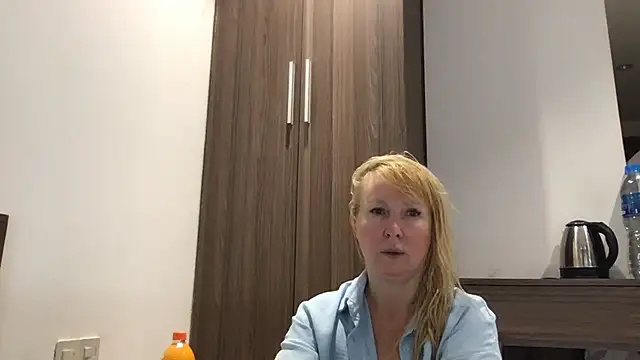 EmmaInLove23 online show from 02.16.25