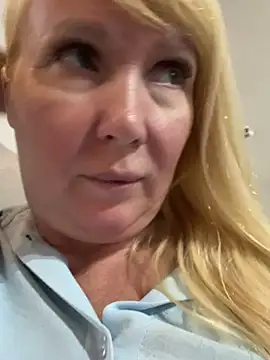 EmmaInLove23 online show from 02.16.25