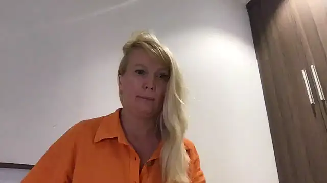 EmmaInLove23 online show from 02.22.25