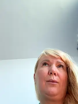 EmmaInLove23 online show from 10.14.25