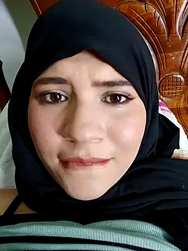 Snapshot of hanaa_18 chatting on 02.04.25 hanaa 18 online show from 02.04.25