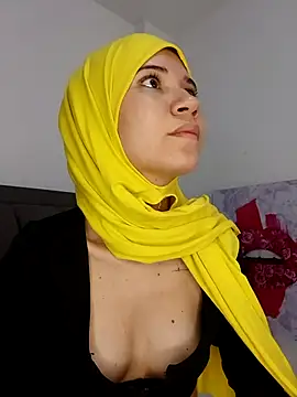 Snapshot of hanaa_18 chatting on 03.18.25 hanaa 18 online show from 03.18.25