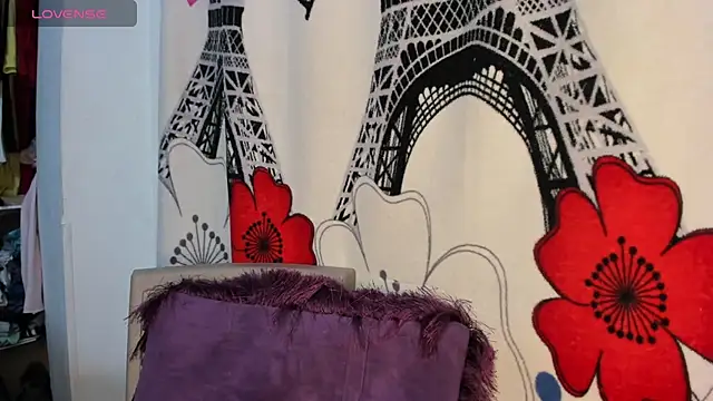 Snapshot of hanaa_18 chatting on 10.25.25 hanaa 18 online show from 10.25.25