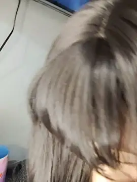 Snapshot of hanaa_18 chatting on 12.19.25 hanaa 18 online show from 12.19.25