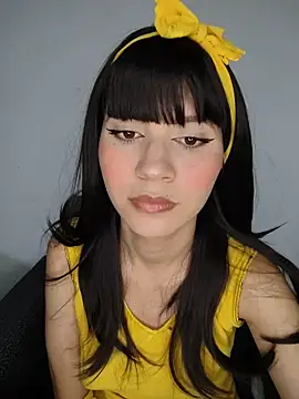 Snapshot of hanaa_18 chatting on 12.23.25 hanaa 18 online show from 12.23.25