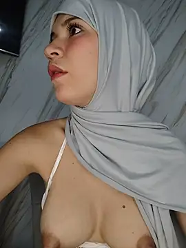 Snapshot of hanaa_18 chatting on 02.15.26 hanaa 18 online show from 02.15.26