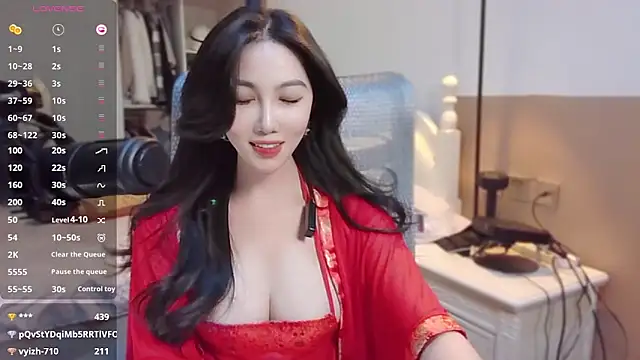 Snapshot of vyizh- chatting on 12.10.24 vyizh- online show from 12.10.24