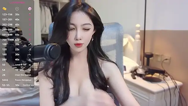 Snapshot of vyizh- chatting on 12.15.24 vyizh- online show from 12.15.24