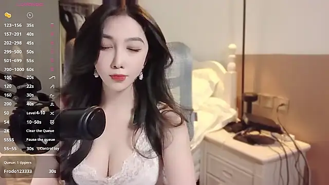 Snapshot of vyizh- chatting on 12.22.24 vyizh- online show from 12.22.24