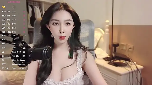 Snapshot of vyizh- chatting on 12.22.24 vyizh- online show from 12.22.24