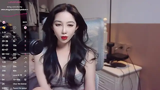 Snapshot of vyizh- chatting on 12.26.24 vyizh- online show from 12.26.24