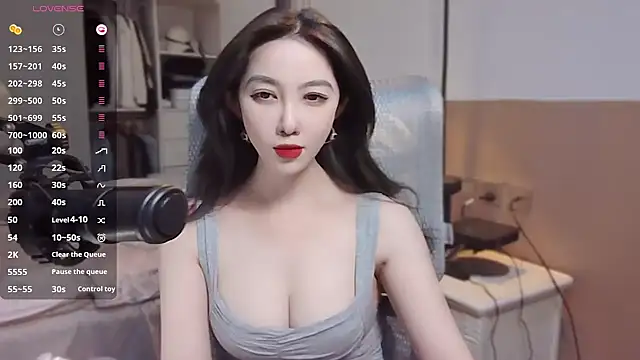 Snapshot of vyizh- chatting on 12.28.24 vyizh- online show from 12.28.24