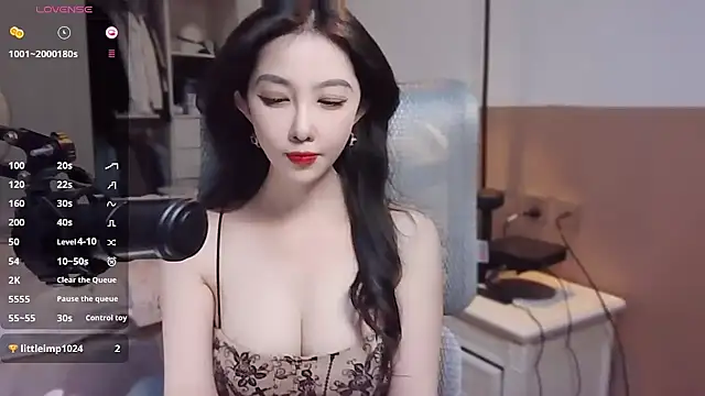 Snapshot of vyizh- chatting on 12.29.24 vyizh- online show from 12.29.24