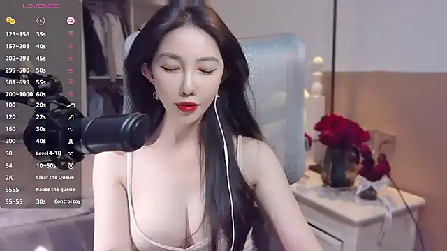 Snapshot of vyizh- chatting on 01.05.25 vyizh- online show from 01.05.25