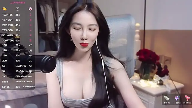 Snapshot of vyizh- chatting on 01.06.25 vyizh- online show from 01.06.25