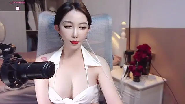 Snapshot of vyizh- chatting on 01.14.25 vyizh- online show from 01.14.25