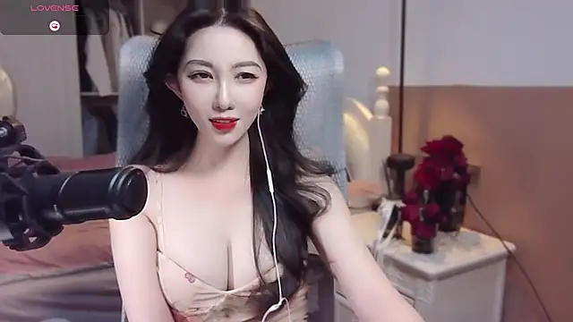 Snapshot of vyizh- chatting on 01.15.25 vyizh- online show from 01.15.25