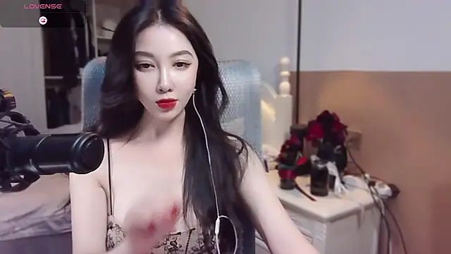 Snapshot of vyizh- chatting on 01.23.25 vyizh- online show from 01.23.25