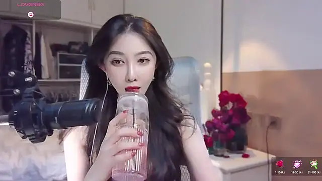 Snapshot of vyizh- chatting on 03.07.25 vyizh- online show from 03.07.25