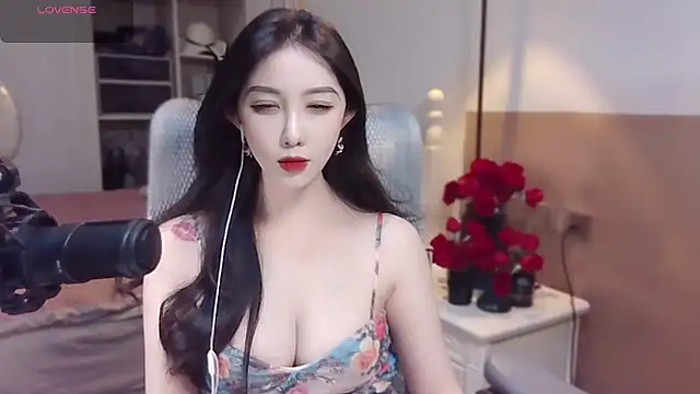 Snapshot of vyizh- chatting on 03.22.25 vyizh- online show from 03.22.25