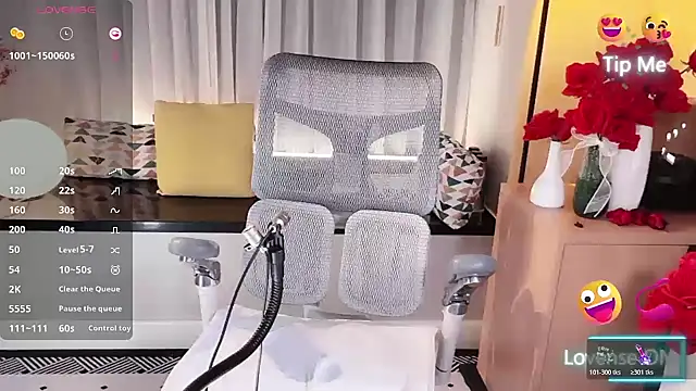 Snapshot of vyizh- chatting on 12.14.25 vyizh- online show from 12.14.25