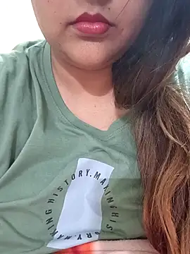 Snapshot of _Redwine_ chatting on 02.15.25 Redwine online show from 02.15.25